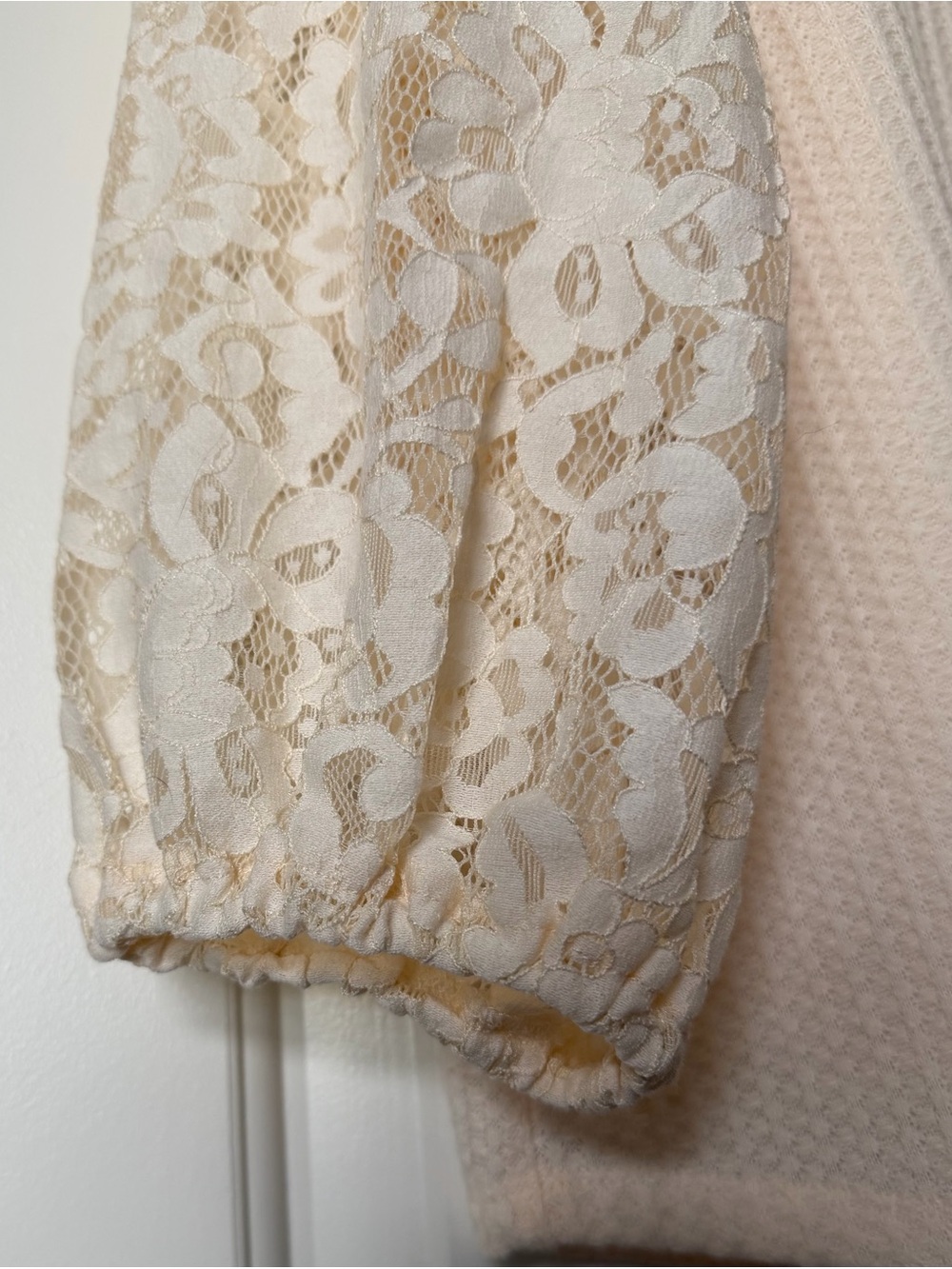 TORRID New Never Worn Lace Sleeves Cream Waffle Knit Top Sz 3 - Picture 3 of 4